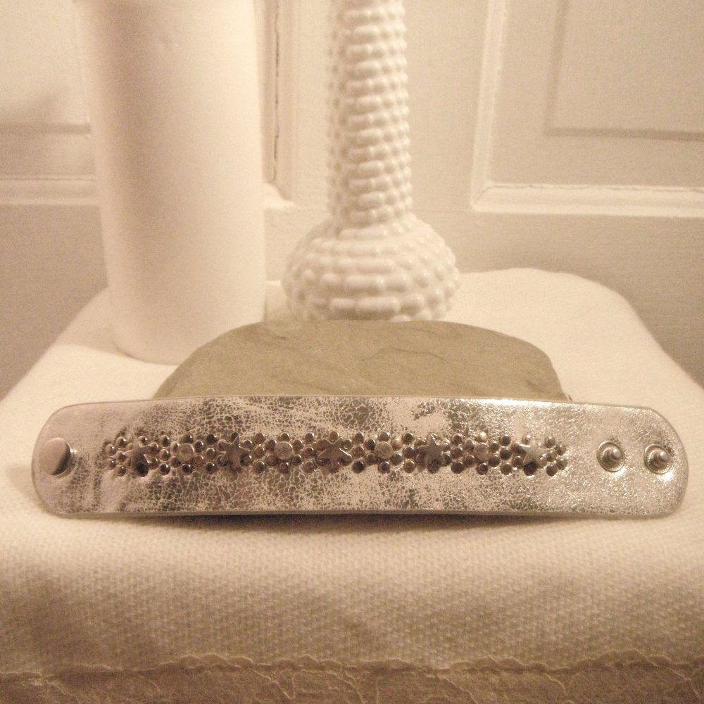 Leather Star Rivet Cuff - Picture 3 of 6
